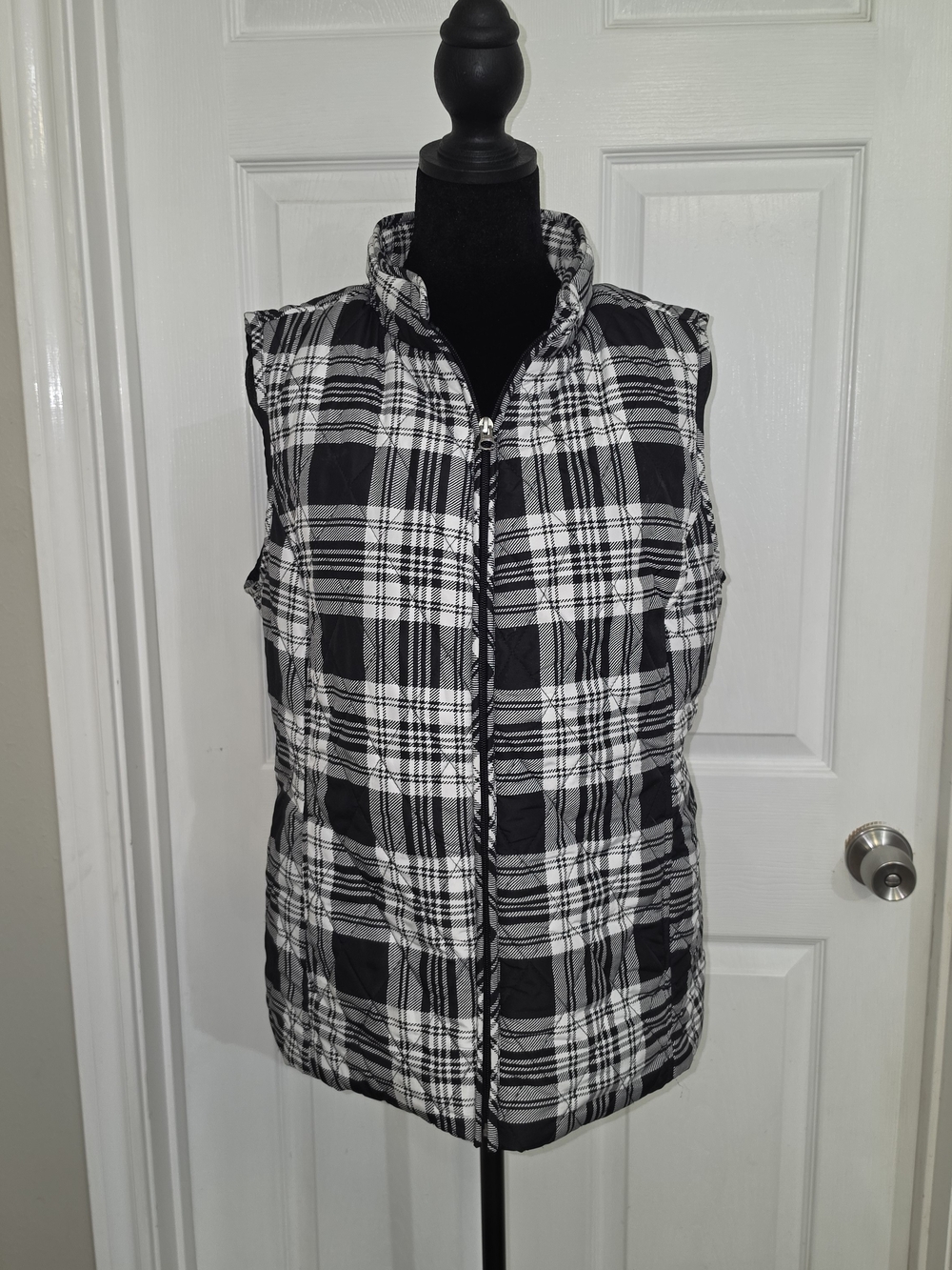 croft & barrow Black and White Plaid Quilted Puffer Vest